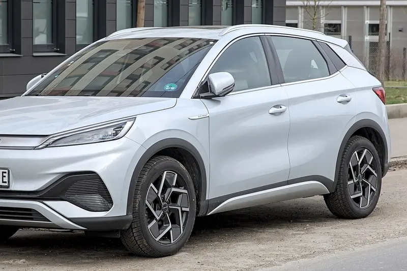 BYD ATTO 3, SUV, vista anteriore di tre quarti