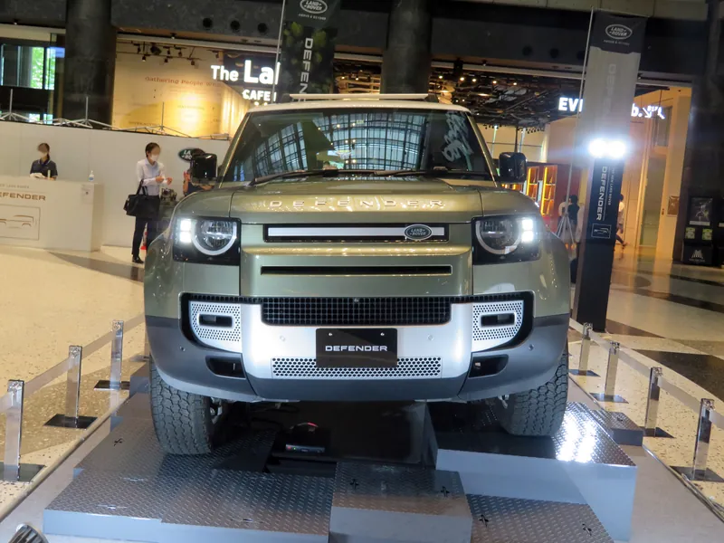 Land Rover Defender 110 (L663), vista frontale