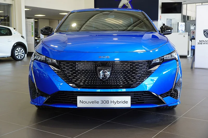 Peugeot 308 III, vista frontale