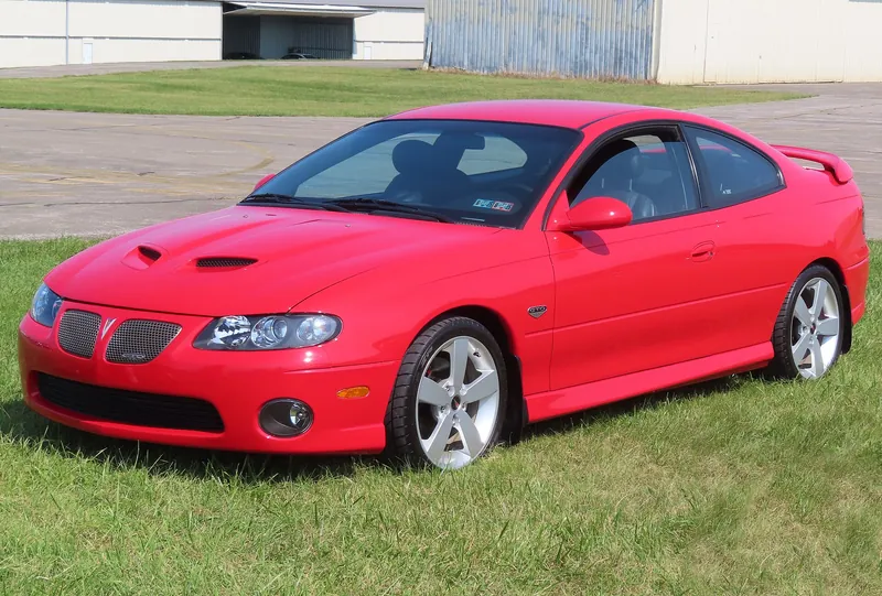 Pontiac GTO, coupé, vista anteriore di tre quarti