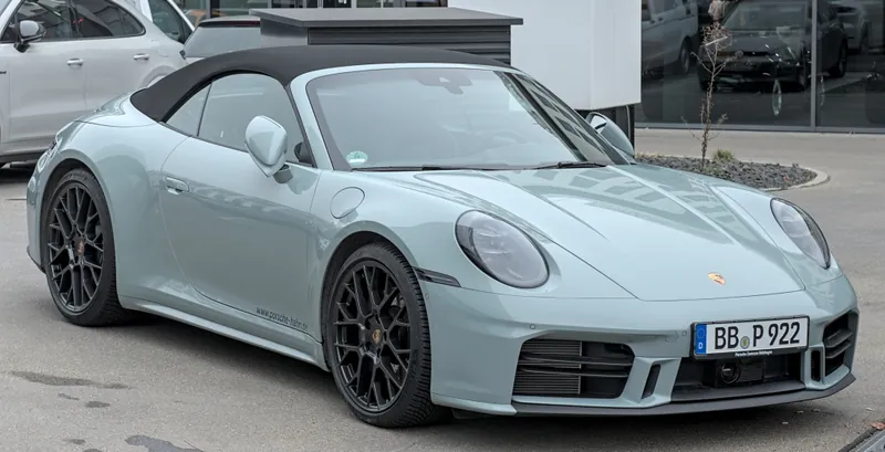 Porsche 911 Carrera Cabriolet (992), vista frontale