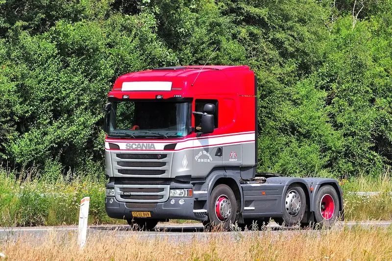 Scania R 450, trattore stradale, vista anteriore di tre quarti
